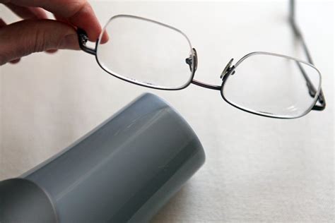 How to Adjust Plastic Eyeglass Frames and the Art of Finding the Perfect Fit for Your Vision Needs